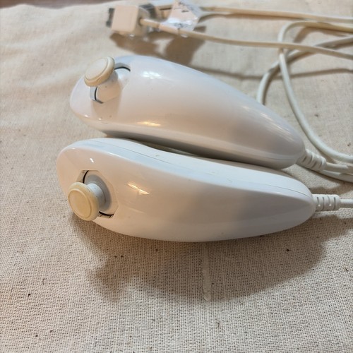 Nintendo wii nunchuck - nintendo,